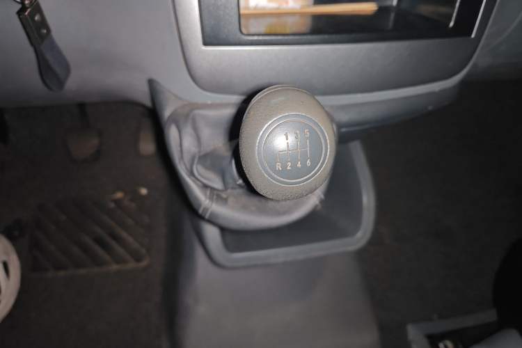 Used Mercedes-Benz Vito 2013 2.1T Elite Edition Gear Lever