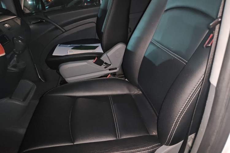 Used Mercedes-Benz Vito 2013 2.1T Elite Edition Left Front Seat
