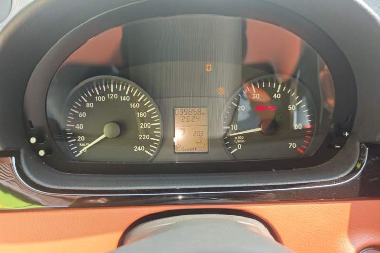 Used Mercedes-Benz Vito  Instrument Cluster