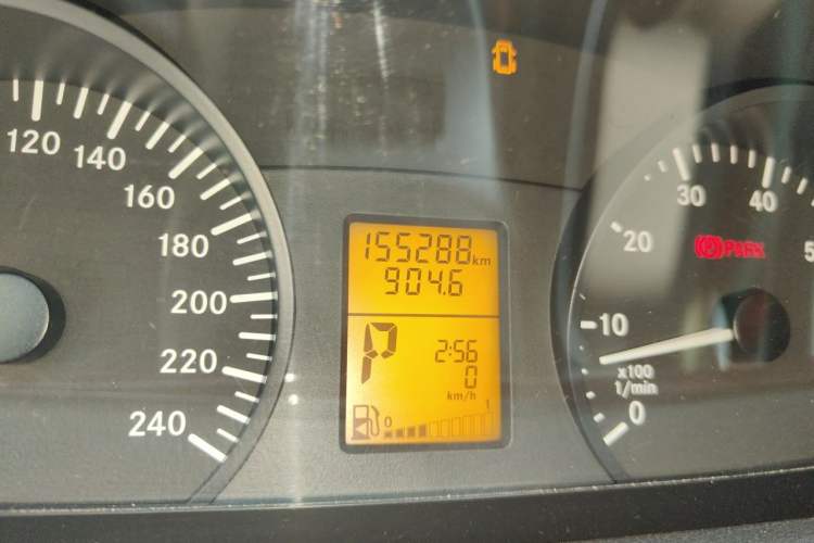Used Mercedes-Benz Vito  Odometer Close Up