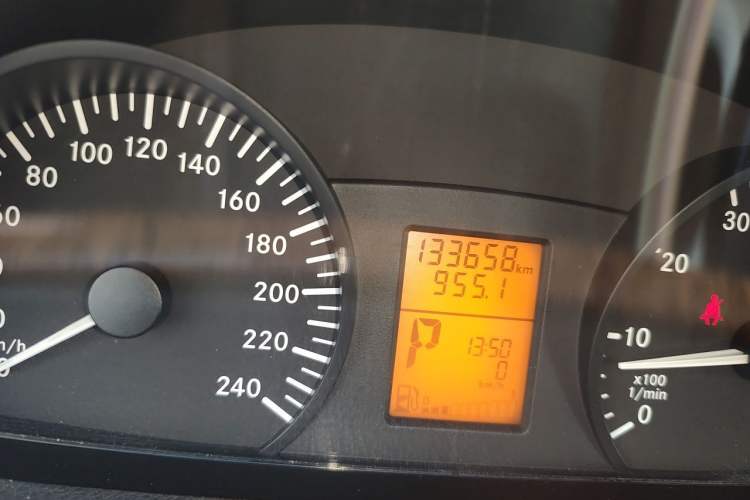 Used Mercedes-Benz Vito  Odometer Close Up