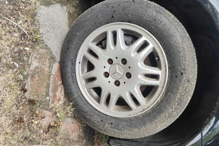 Used Mercedes-Benz Vito  Right Front Wheel Hub