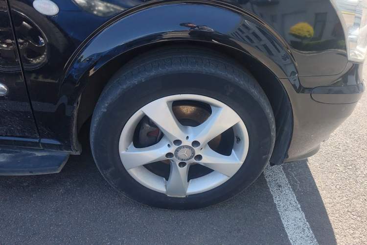Used Mercedes-Benz Vito  Right Front Wheel Hub