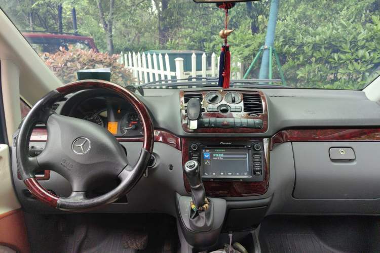 Used Mercedes-Benz Vito  Center Console
