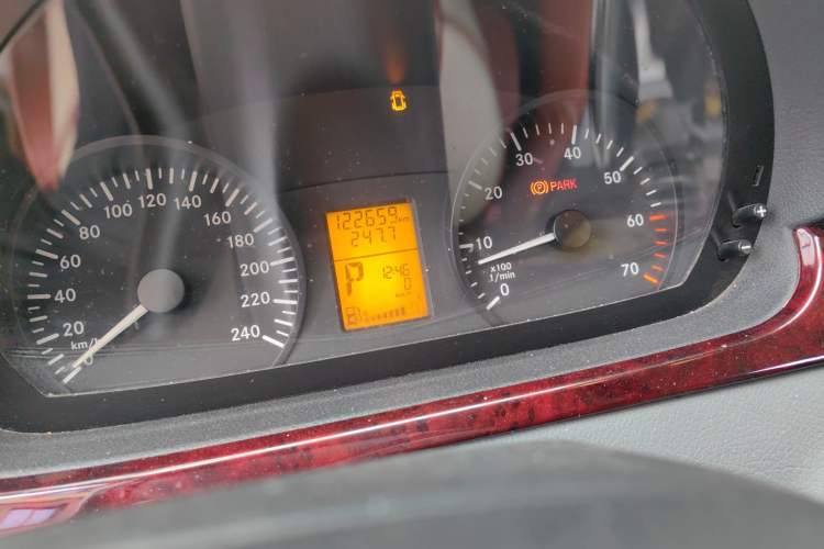Used Mercedes-Benz Vito  Odometer Close Up