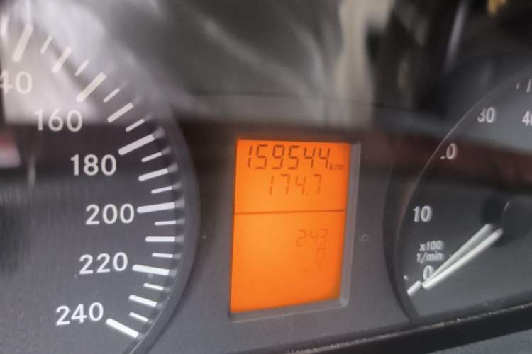 Used Mercedes-Benz Vito  Odometer Close Up