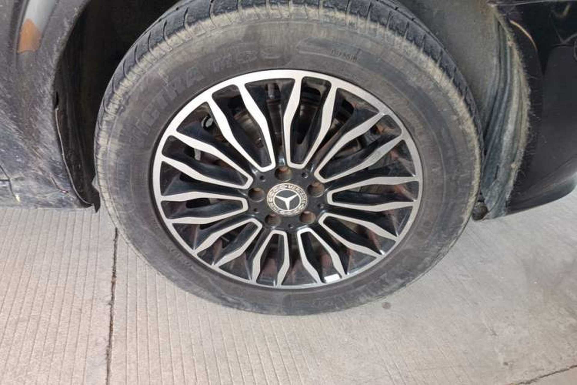Used Mercedes-Benz Vito  Right Front Wheel Hub