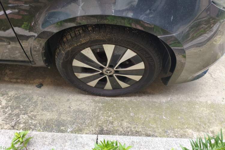 Used Mercedes-Benz Vito  Right Front Wheel Hub