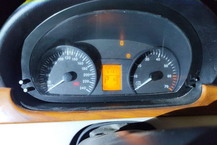 Used Mercedes-Benz Vito  Odometer Close Up