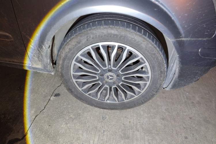Used Mercedes-Benz Vito  Right Front Wheel Hub