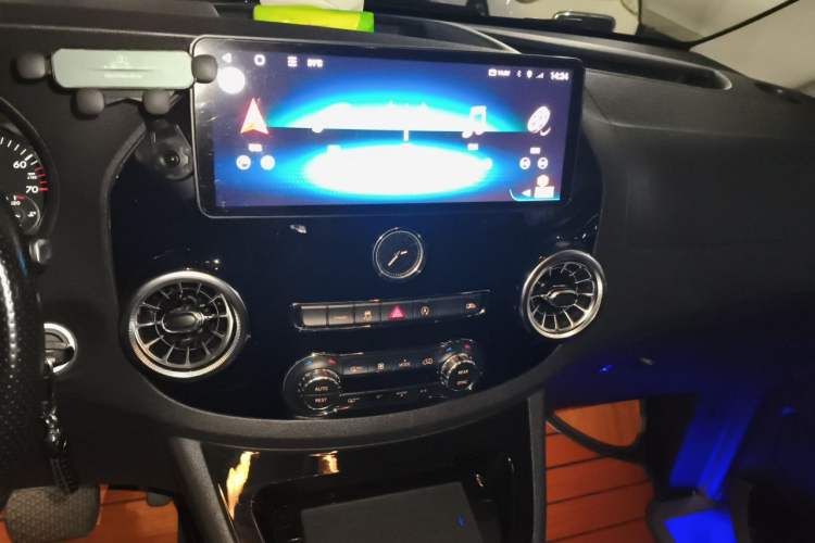 Used Mercedes-Benz Vito 2016 2.0T Business Edition Audio And AC Panel