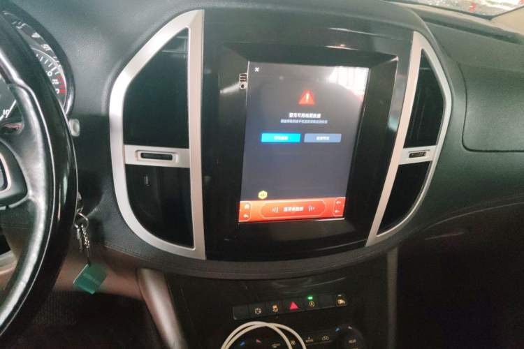 Used Mercedes-Benz Vito 2016 2.0T Elite Edition Audio And AC Panel