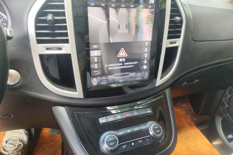 Used Mercedes-Benz Vito 2016 2.0T Business Edition Audio And AC Panel
