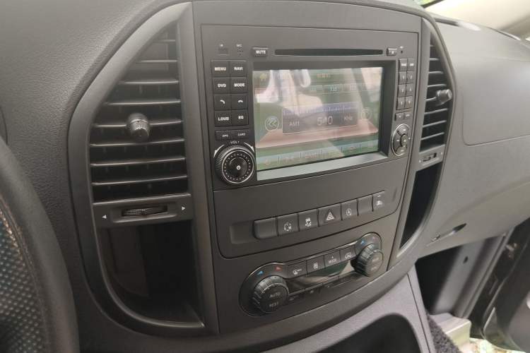 Used Mercedes-Benz Vito 2016 2.0T Elite Edition Audio And AC Panel