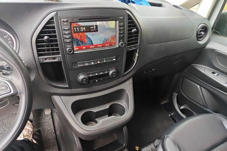 Used Mercedes-Benz Vito 2016 2.0T Elite Version 9-seater Audio And AC Panel