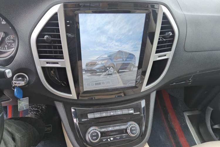 Used Mercedes-Benz Vito 2016 2.0T Business Edition Audio And AC Panel