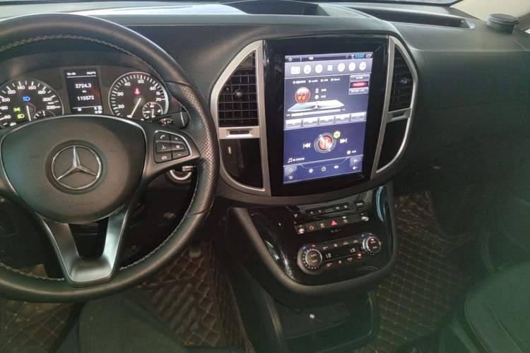 Used Mercedes-Benz Vito 2016 2.0T Business Edition Audio And AC Panel