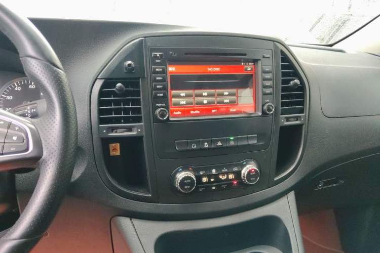 Used Mercedes-Benz Vito 2016 2.0T Business Edition Audio And AC Panel