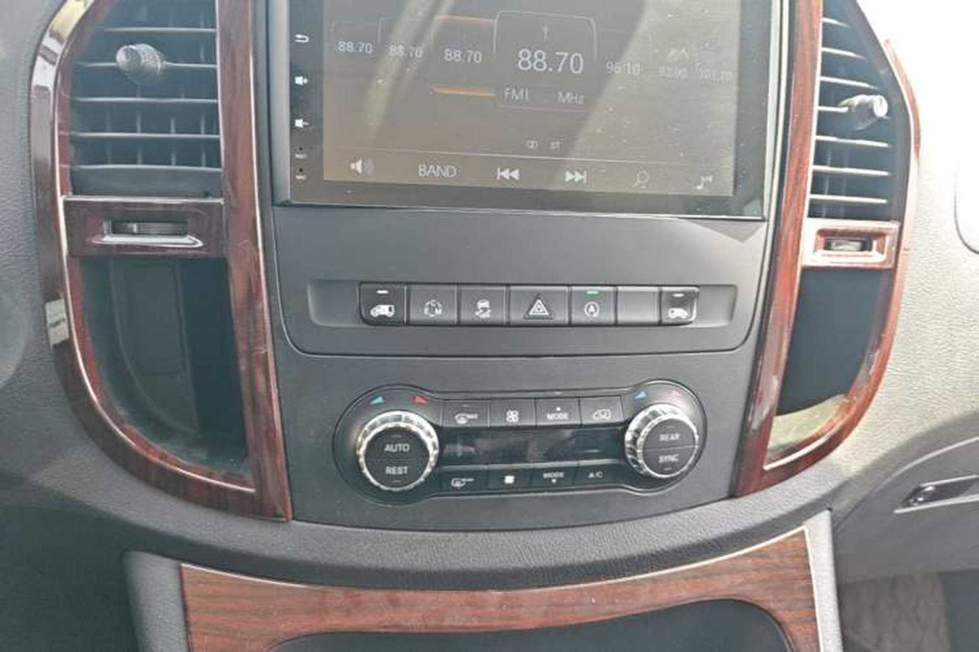 Used Mercedes-Benz Vito 2016 2.0T Business Edition Audio And AC Panel