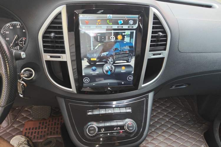 Used Mercedes-Benz Vito 2016 2.0T Business Edition Audio And AC Panel