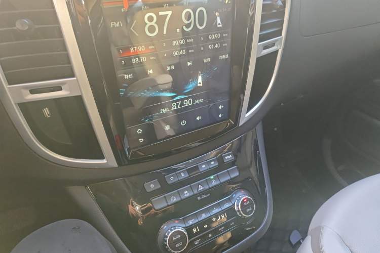 Used Mercedes-Benz Vito 2016 2.0T Business Edition Audio And AC Panel