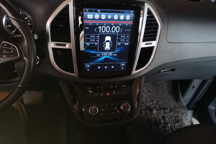 Used Mercedes-Benz Vito 2016 2.0T Business Edition Audio And AC Panel