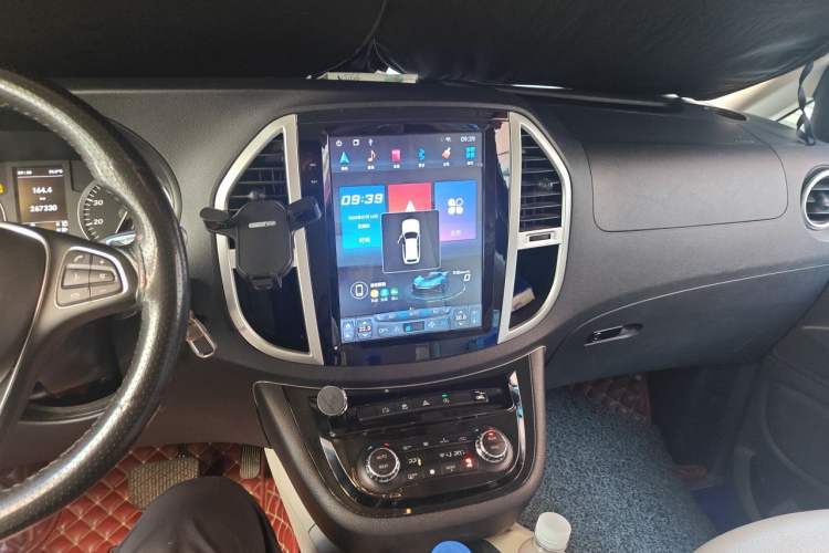 Used Mercedes-Benz Vito 2016 2.0T Business Edition Audio And AC Panel