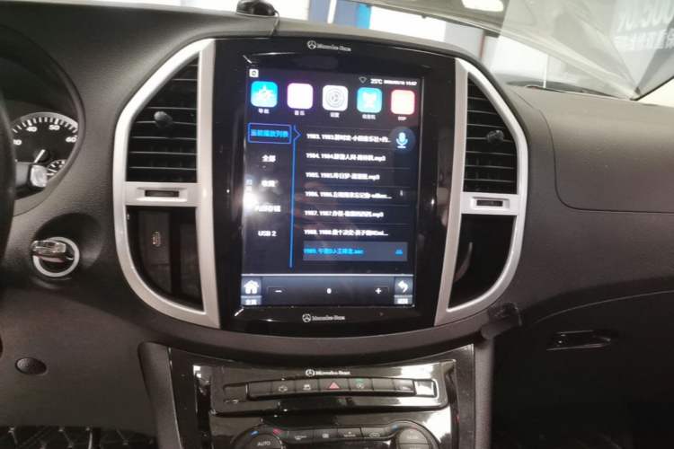 Used Mercedes-Benz Vito 2016 2.0T Elite Edition Audio And AC Panel