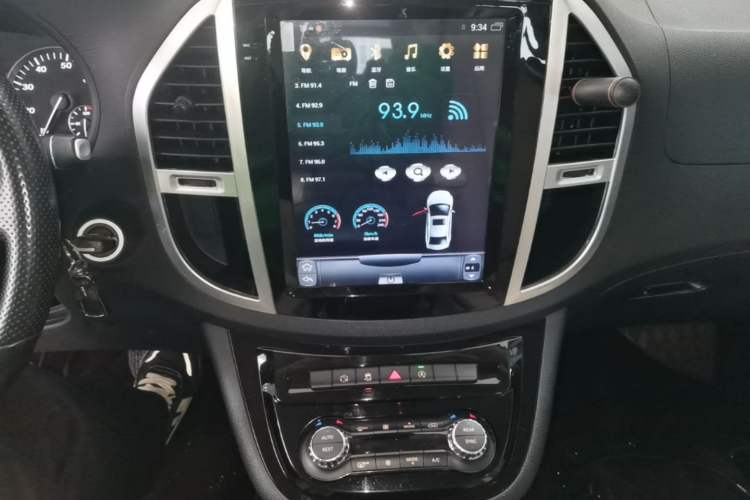 Used Mercedes-Benz Vito 2016 2.0T Business Edition Audio And AC Panel