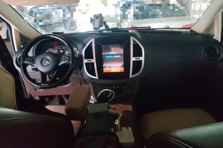 Used Mercedes-Benz Vito 2016 2.0T Elite Edition Center Console