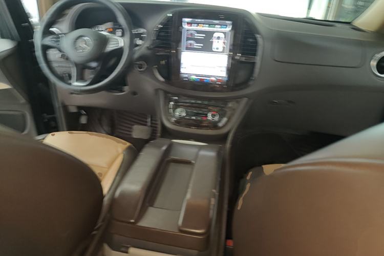 Used Mercedes-Benz Vito 2016 2.0T Business Edition Center Console