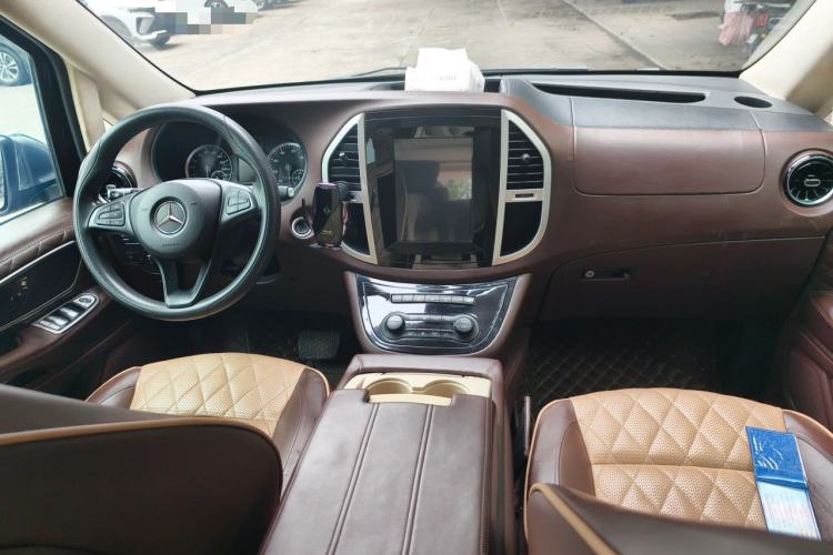 Used Mercedes-Benz Vito 2016 2.0T Elite Edition Center Console