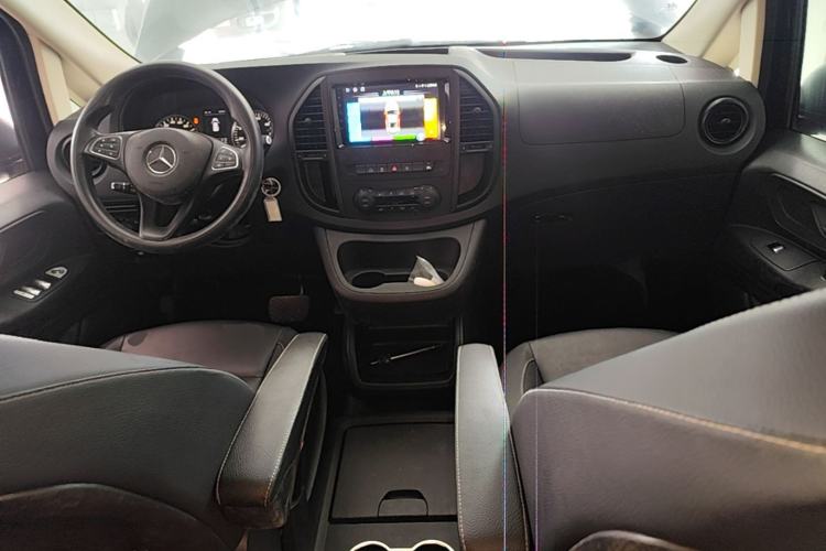 Used Mercedes-Benz Vito 2016 2.0T Elite Edition Center Console