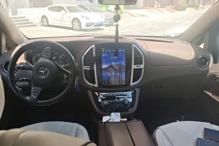 Used Mercedes-Benz Vito  Center Console