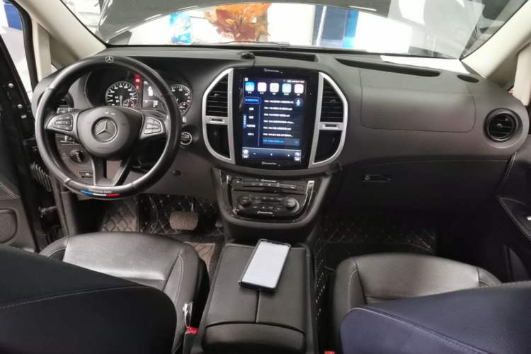 Used Mercedes-Benz Vito 2016 2.0T Elite Edition Center Console