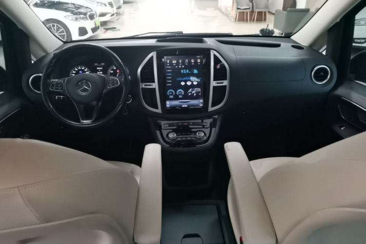 Used Mercedes-Benz Vito 2016 2.0T Business Edition Center Console