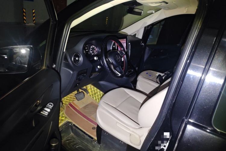 Used Mercedes-Benz Vito 2016 2.0T Elite Edition Driver Seat
