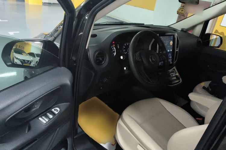 Used Mercedes-Benz Vito 2016 2.0T Elite Edition Driver Seat