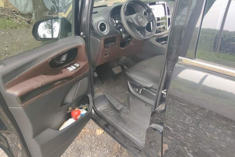 Used Mercedes-Benz Vito 2016 2.0T Elite Edition Driver Seat