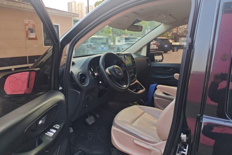 Used Mercedes-Benz Vito 2016 2.0T Elite Version 9-seater Driver Seat