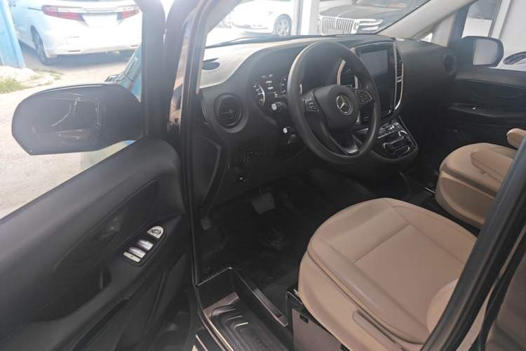 Used Mercedes-Benz Vito 2016 2.0T Elite Edition Driver Seat