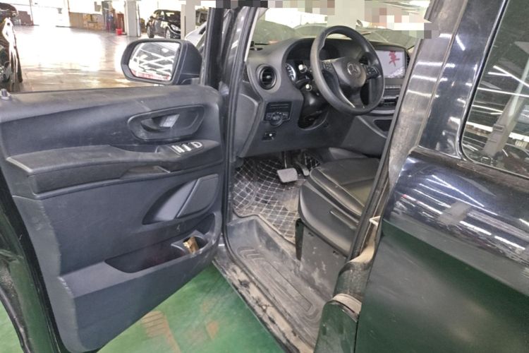 Used Mercedes-Benz Vito 2016 2.0T Elite Edition Driver Seat