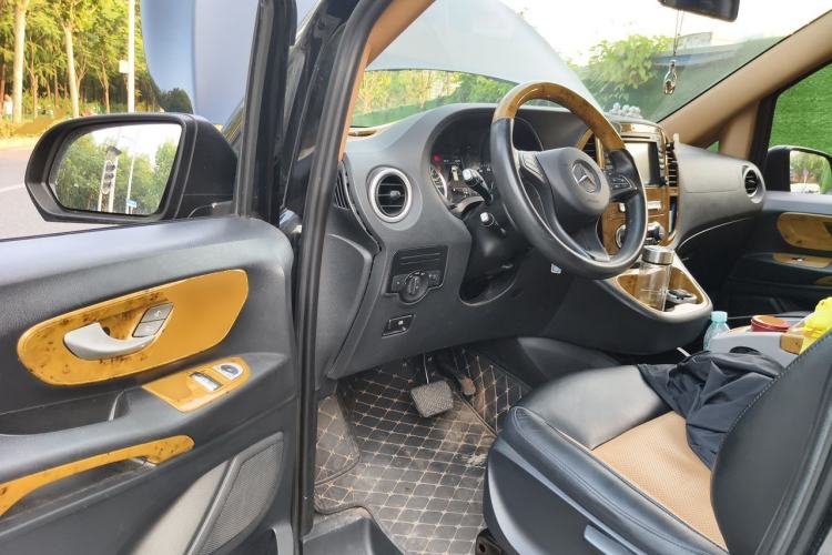 Used Mercedes-Benz Vito 2016 2.0T Elite Edition Driver Seat