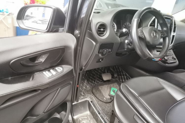 Used Mercedes-Benz Vito 2016 2.0T Elite Edition Driver Seat