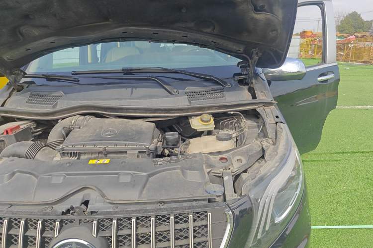 Used Mercedes-Benz Vito 2016 2.0T Elite Edition Engine Bay Left