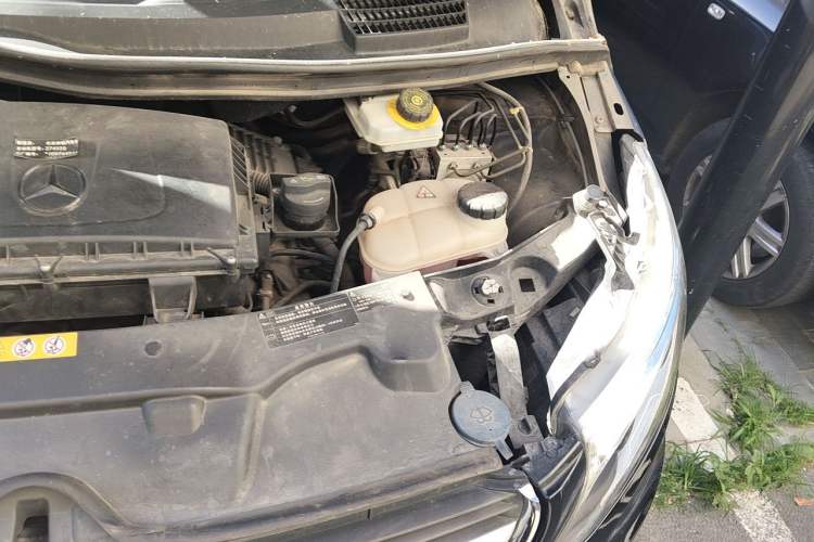 Used Mercedes-Benz Vito 2016 2.0T Elite Edition Engine Bay Left