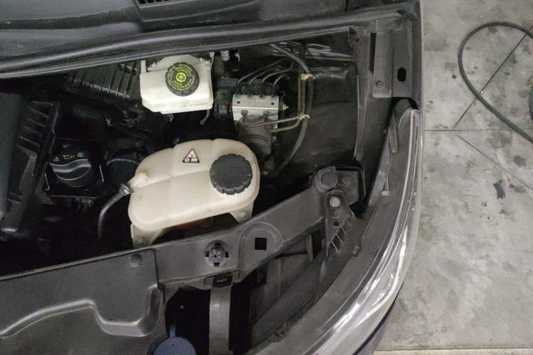 Used Mercedes-Benz Vito 2016 2.0T Elite Edition Engine Bay Left