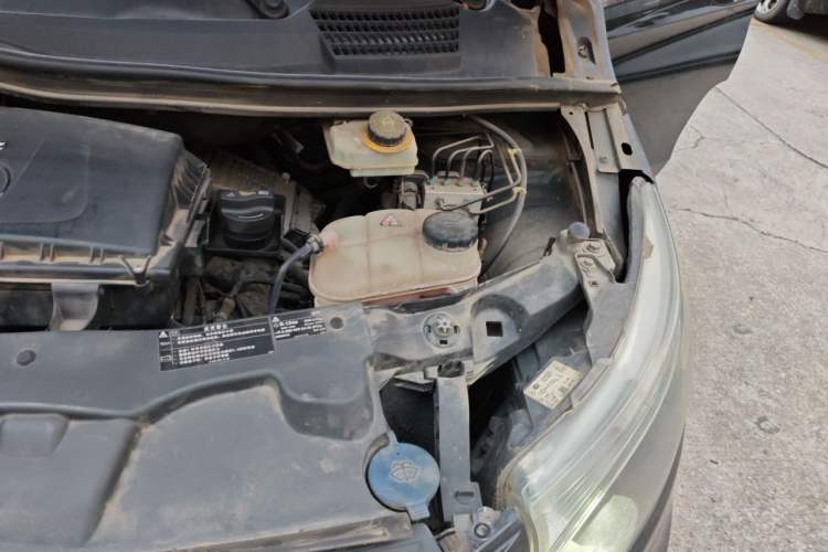 Used Mercedes-Benz Vito 2016 2.0T Elite Edition Engine Bay Left