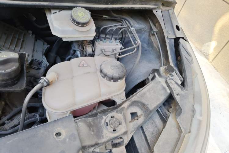 Used Mercedes-Benz Vito 2016 2.0T Business Edition Engine Bay Left