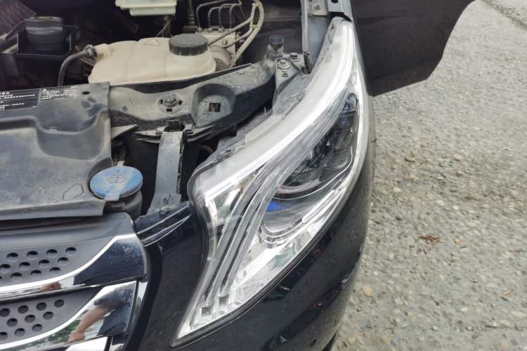 Used Mercedes-Benz Vito 2016 2.0T Elite Edition Engine Bay Left